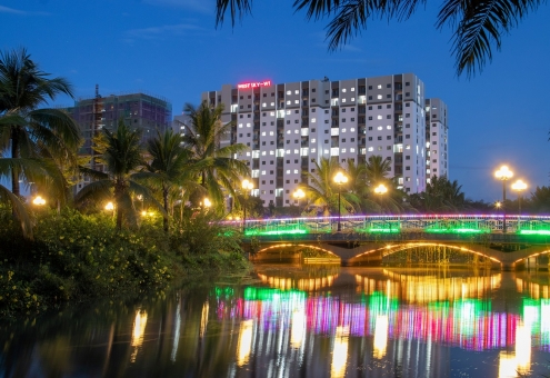 ĐÊM WEST SKY – KHI NHỮNG Ô CỬA SỔ THẮP SÁNG MỘT CỘNG ĐỒNG HẠNH PHÚC